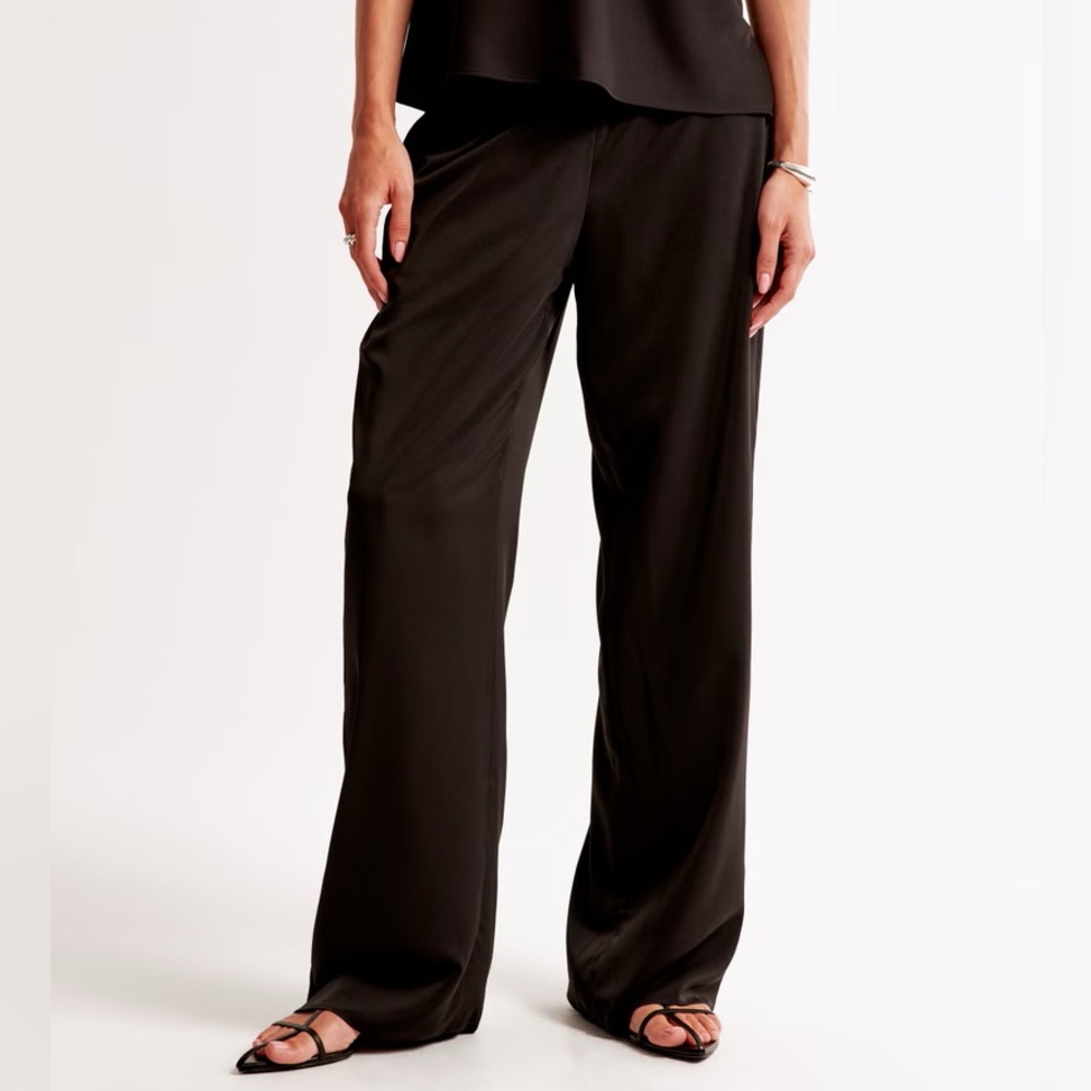 NWOT Abercrombie & Fitch Black Drapey Pull-On Pant